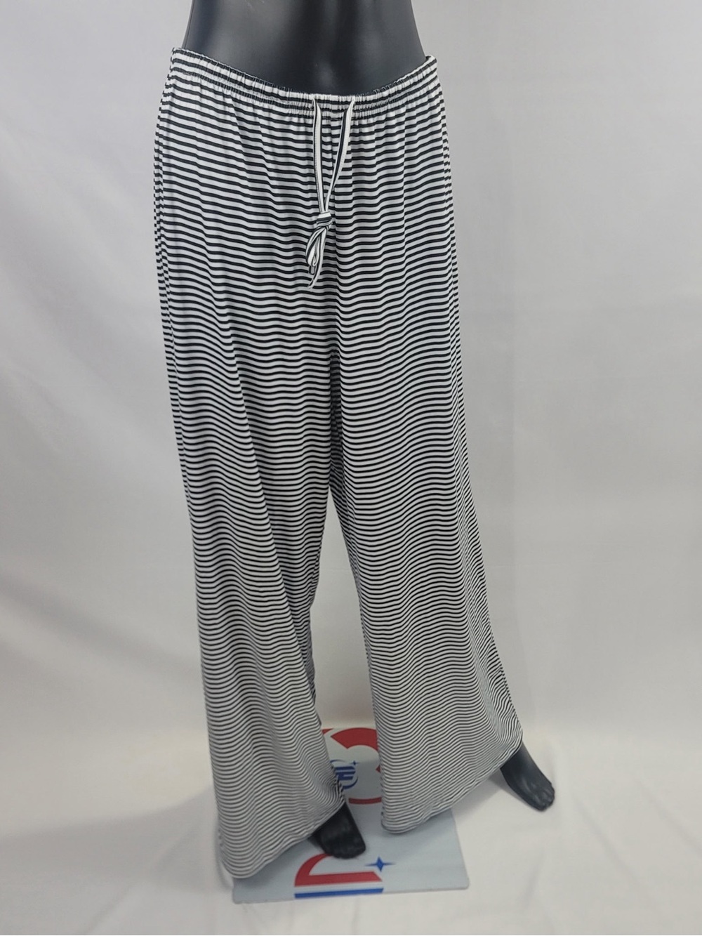 Size Tall Large Women’s Black & White Striped Drawstring Lounge Pants